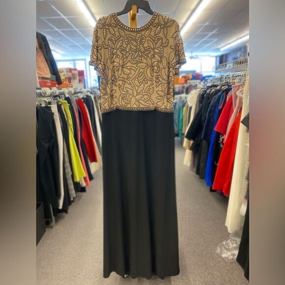 Jackie Jon Ladies 16 Black and nude beaded Semi Formal Dress